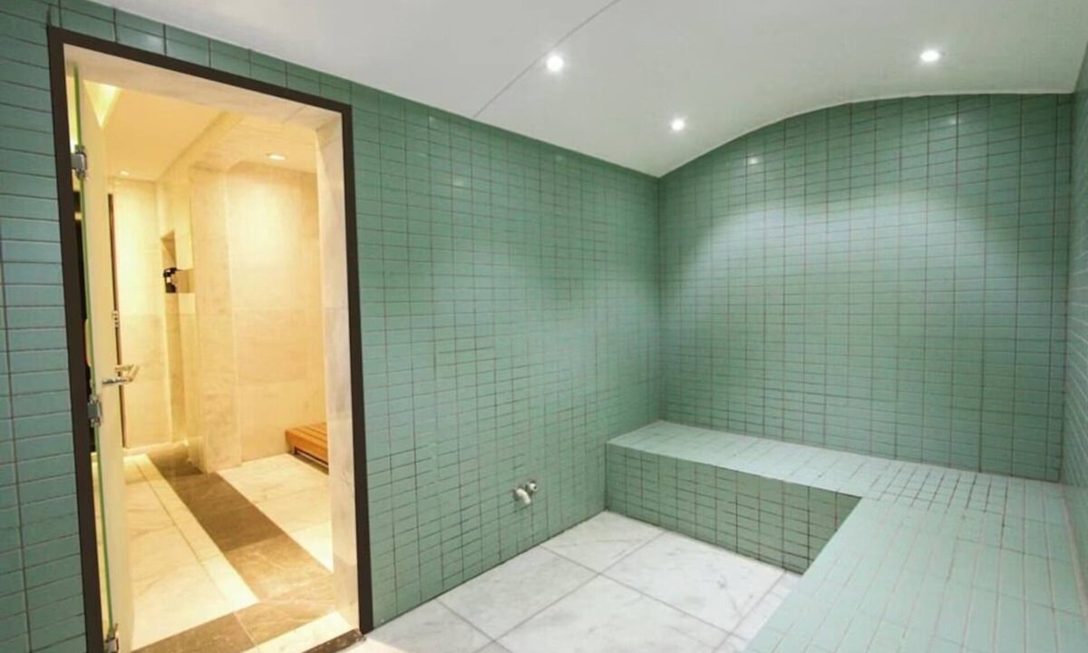 Al Hoora Apartment | Golden Bay: Sea & City Escape