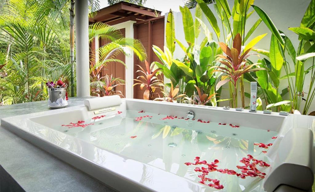 Bouskoura Villa | Golf view Villa with Jacuzzi- By AppartAli