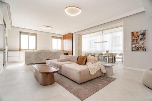 Jerusalem City Centre Apartment | Gorgeous 4bdm Penthouse, Haneviim court