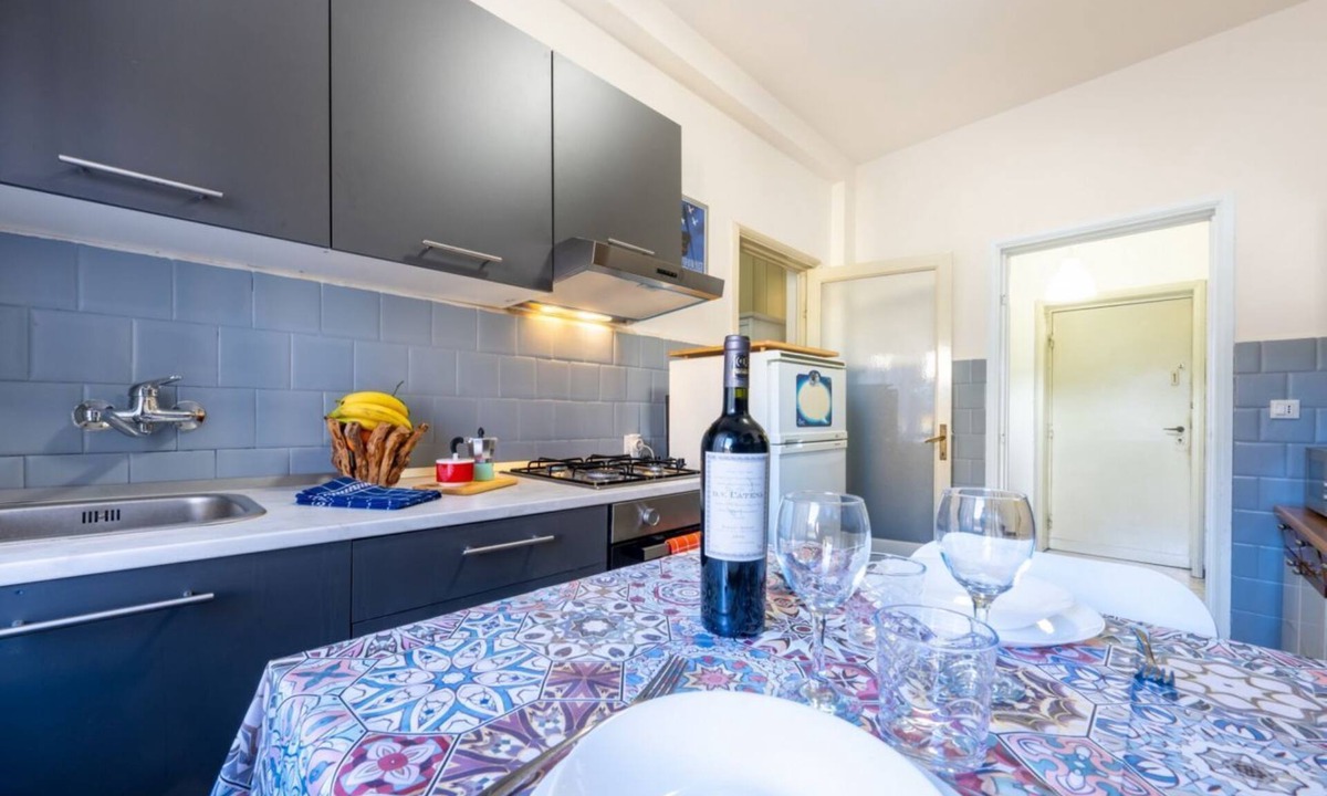 Pablo Apartment | GuestHost - A comfortable and welcoming 83 square meters apartment, perfect for six people, located on the second floor of a 1960s building with an elevator (NOT accessible to disabled guests).The property enjoys an ideal location within the city of Parm