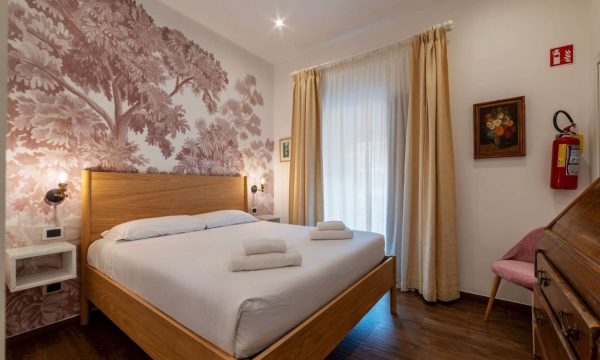 Sallustiano House | GuestHost - Lovely room, with private bathroom, ideal for 2 guests in 20 square meters of space, is part of the Sallustian Guest House.The Guest House is located on the second floor, without elevator, of an elegant period building and consists of 5 priva