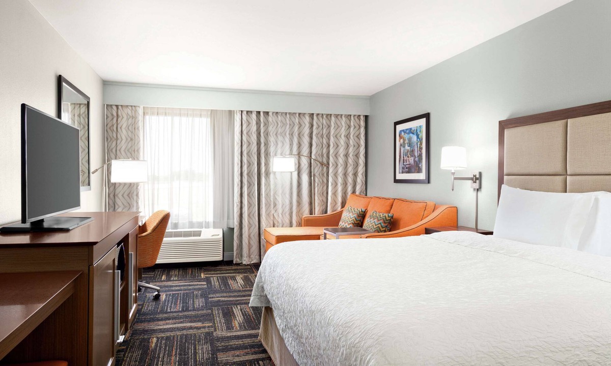 Paris Hotel | Hampton Inn Paris