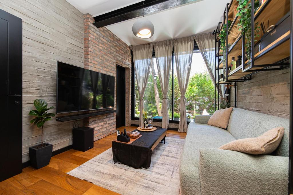Haifa Apartment | HaNadiv Garden Suite- Stylish Boutique Loft
