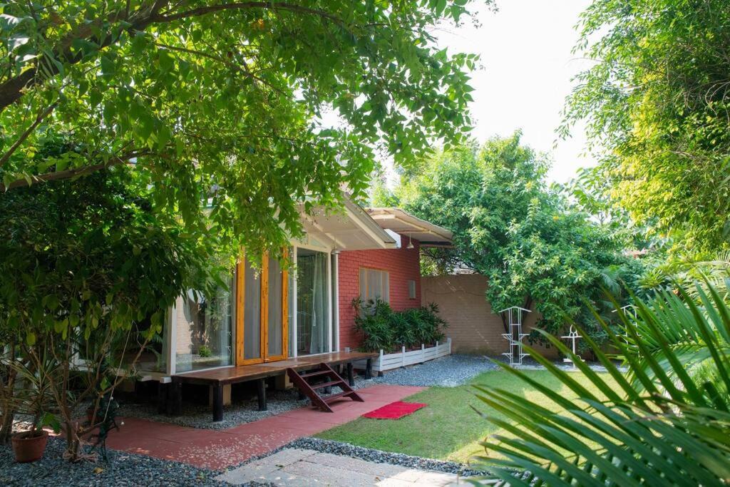 Varanasi House | HIBISCUS - Nature & Lush - A Luxury Cottage