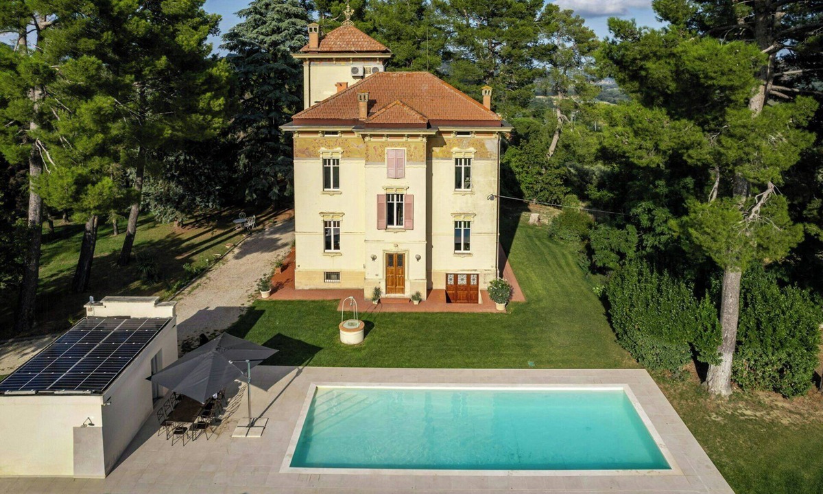 Ortezzano House | Historic villa with pool in the heart of Ortezzano