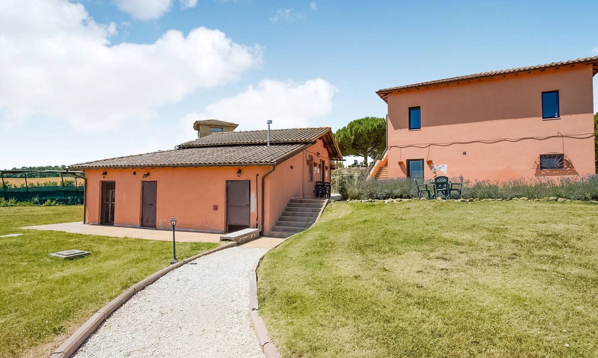 Ferretto House | Holiday Home in Castiglione near the Lake
