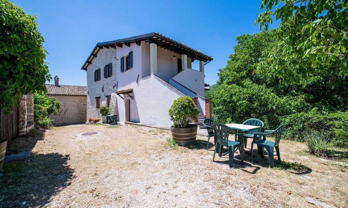Sellano House | Holiday Home in Sellano with Pool & Sun Terrace