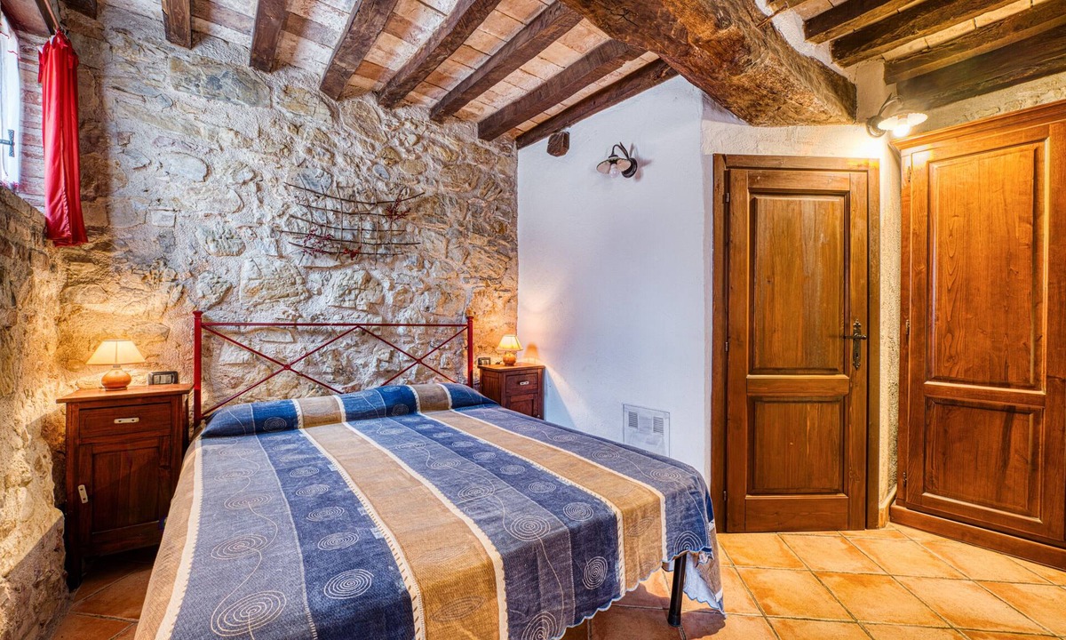 Giano dell'Umbria Other | Holiday Home 'Casale Storico XVII Sec - Rosa' with Mountain View, Shared Pool and Wi-Fi