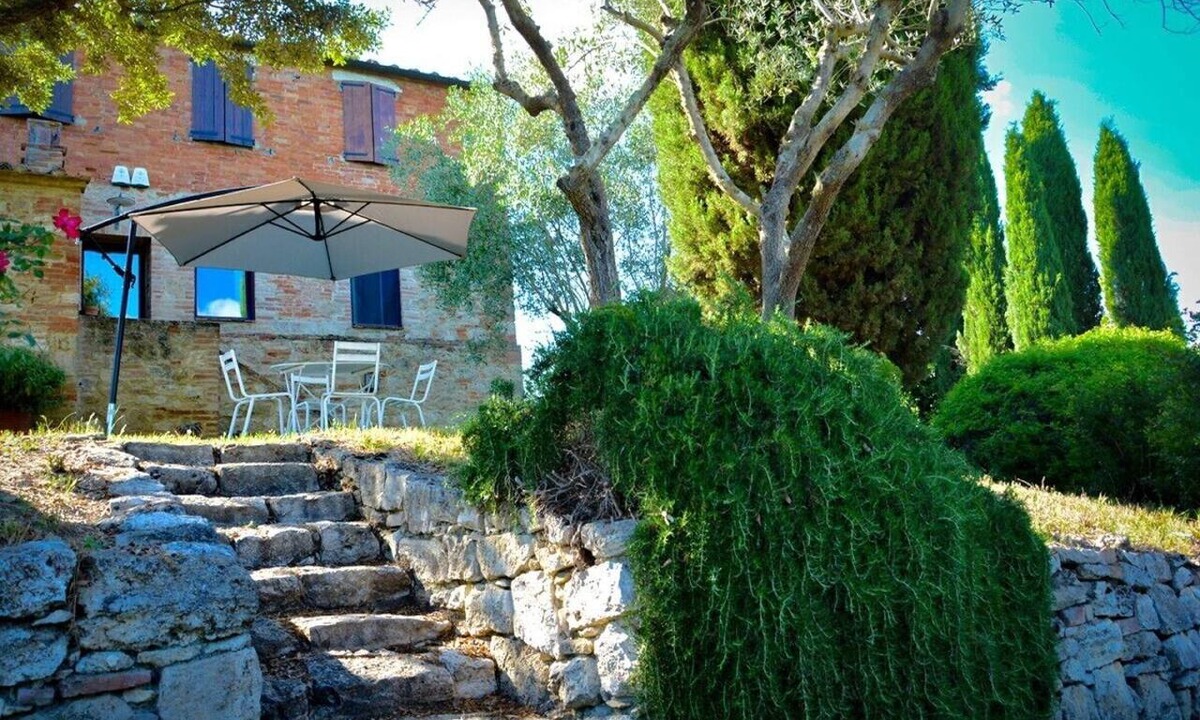 Asciano House | "Il Leccio" Apartment in an authentic Tuscan farmhouse with pool