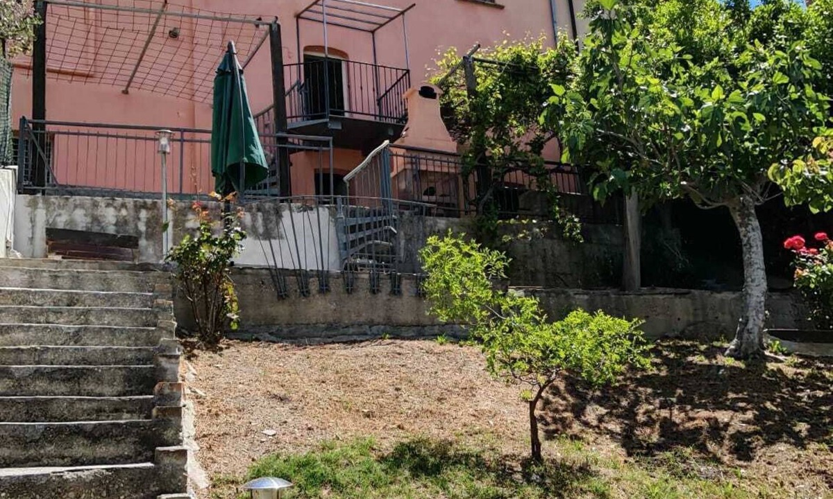 Mosciano Sant'Angelo House | Independent with garden in a medieval village between sea and mountains.