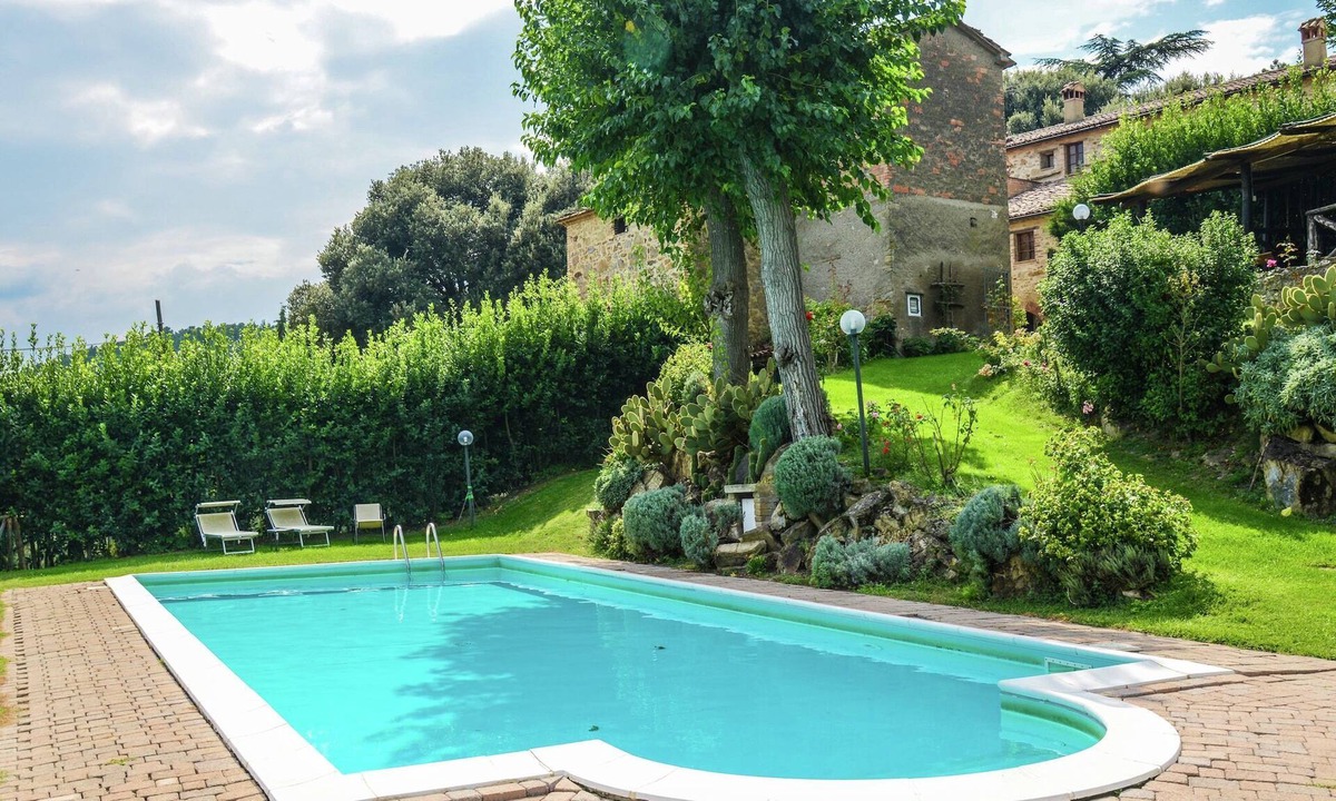 Monte Santa Maria Tiberina House | Holiday Home Monte with Pool and Forest Trails