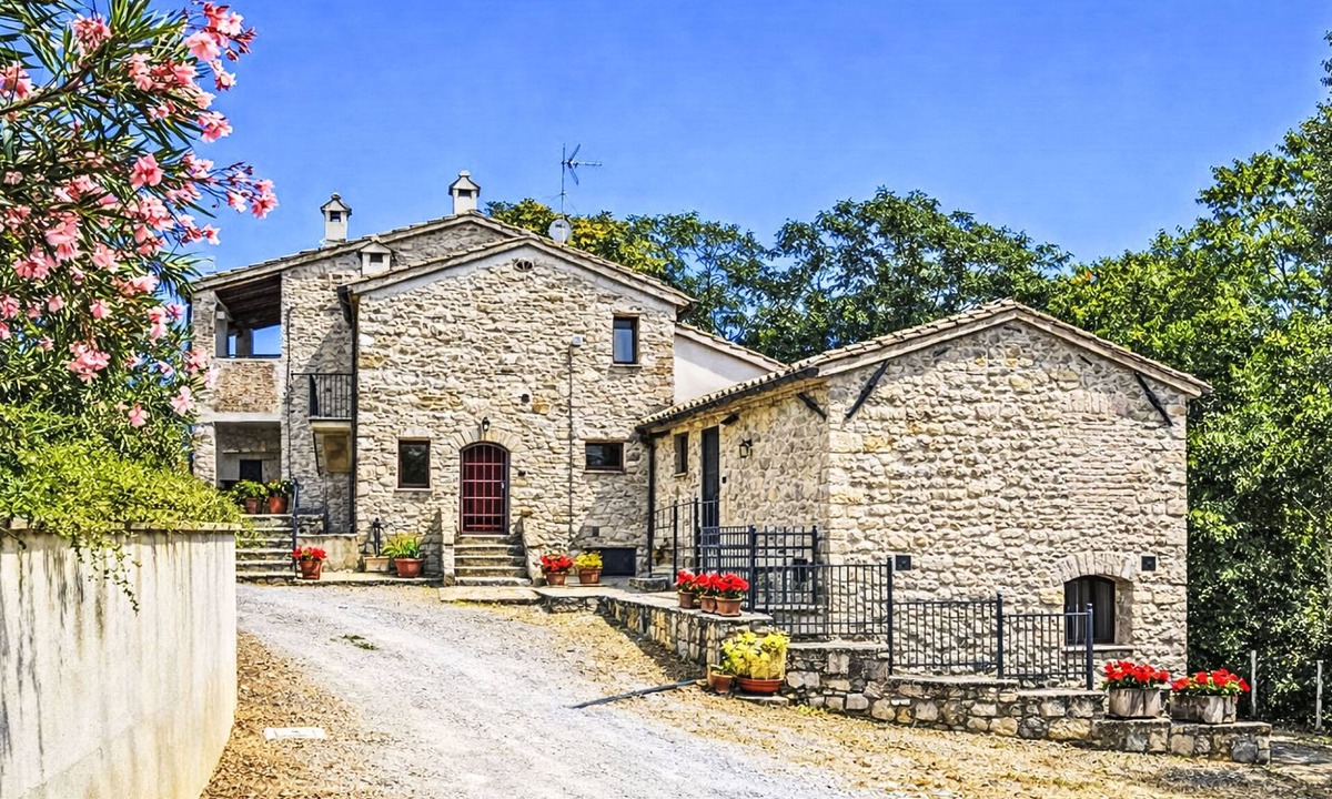 Montelovesco Apartment | La Collina degli Ulivi by Interhome