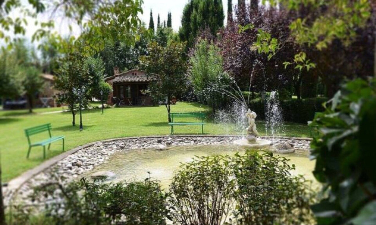 Castiglione del Lago Apartment | Lovely apartment for 4 guests with WIFI, pool, patio and pets allowed