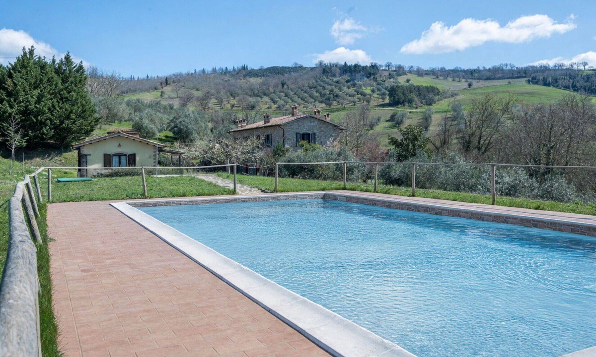 Lidarno House | Lovely apartment in villa with WIFI, A/C, pool, TV, patio, pets allowed and panoramic view