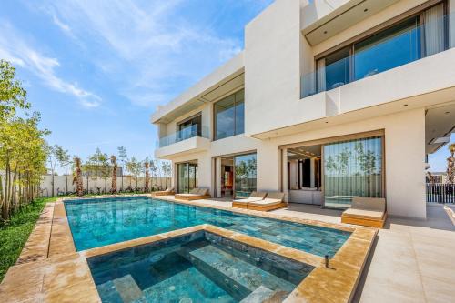 El Makina Villa | Luxury 6BR Villa with Pool & Cinema Near Center