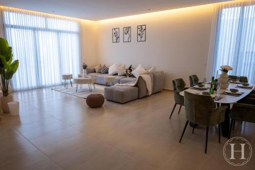 Riyadh Apartment | Luxury Apartment 3 Bedroom & Rooftop, Irqah Riyadh