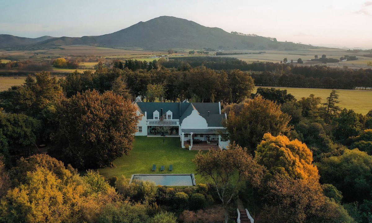 Klapmuts Other | Luxury, self-catering Manor with 6 bedrooms, views of mountains & vineyards