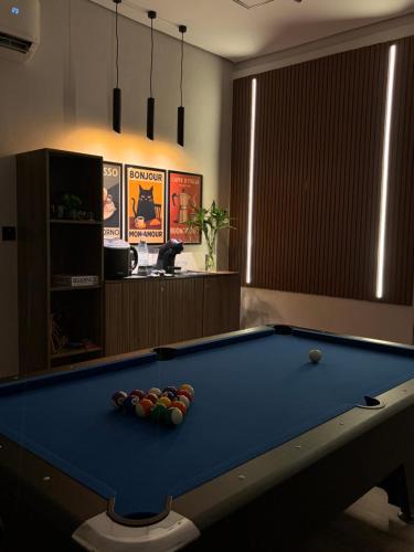 Al Hofuf Apartment | M&F Home - شقة فاخرة - غرفة نوم وصالة وطاولة بلياردو وركن قهوة
