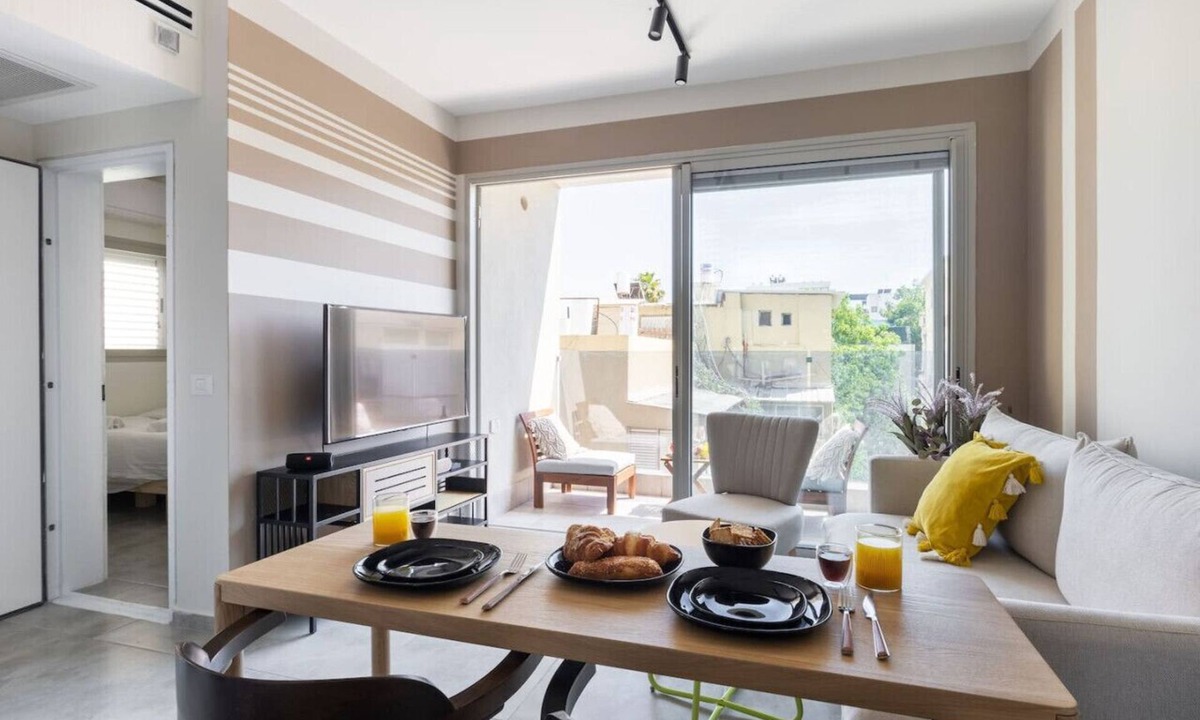 Florentin Apartment | Mamad Chic Urban Getaway with Balcony