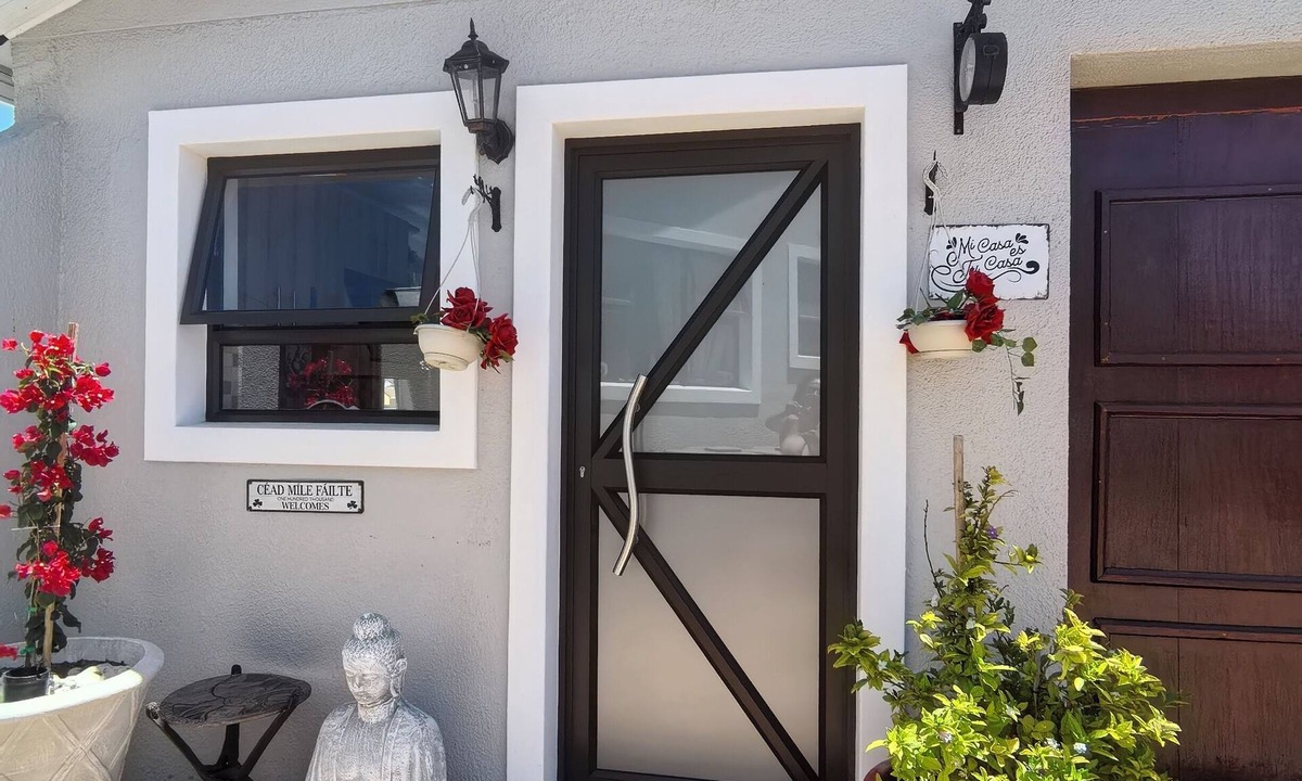 Bloubergstrand Apartment | Modern Coastal Retreat - Cape towns Gem where you find Nature and Luxury combine