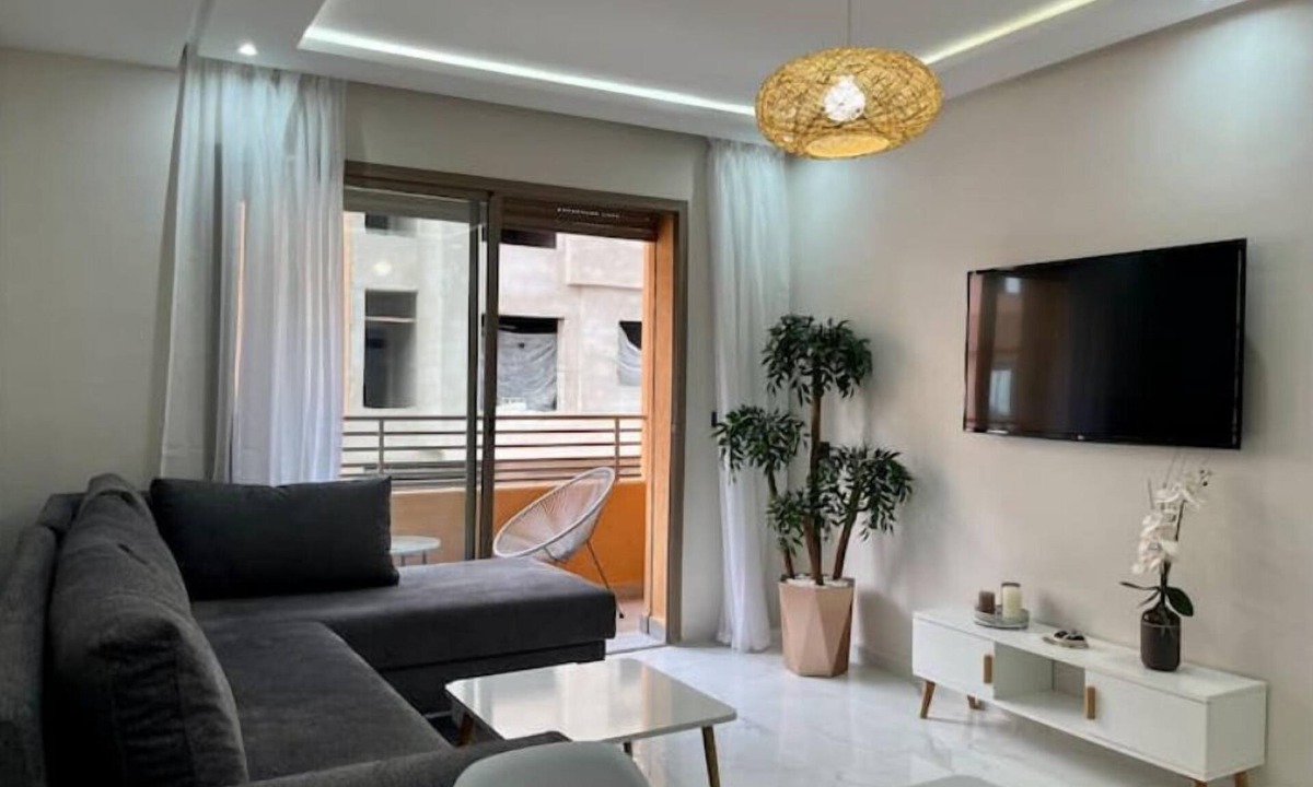 Camp El Ghoul Apartment | Modern Stay : 3 bedroom City Center with Balcony