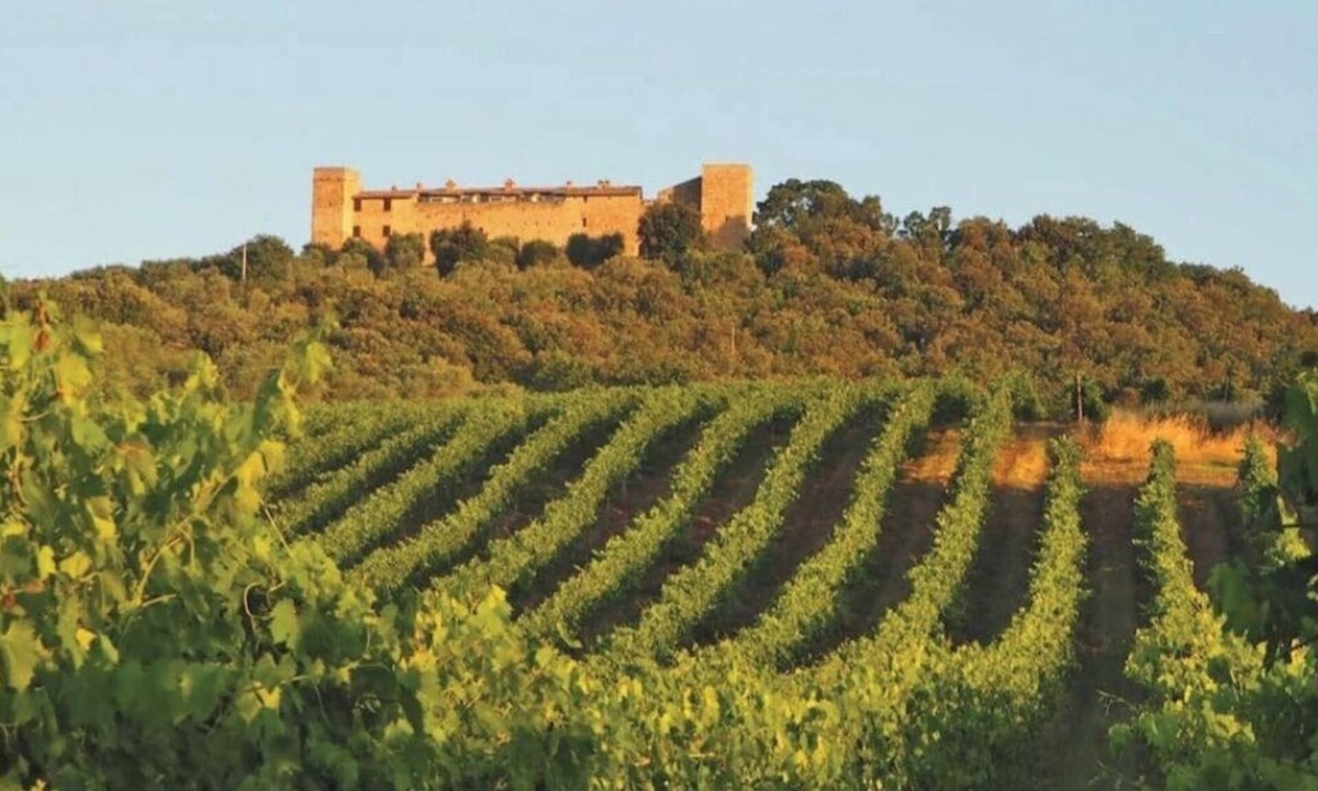 Monte Vibiano Vecchio Apartment | Montelagello castle of the 12th century, 65-square-meter apartment