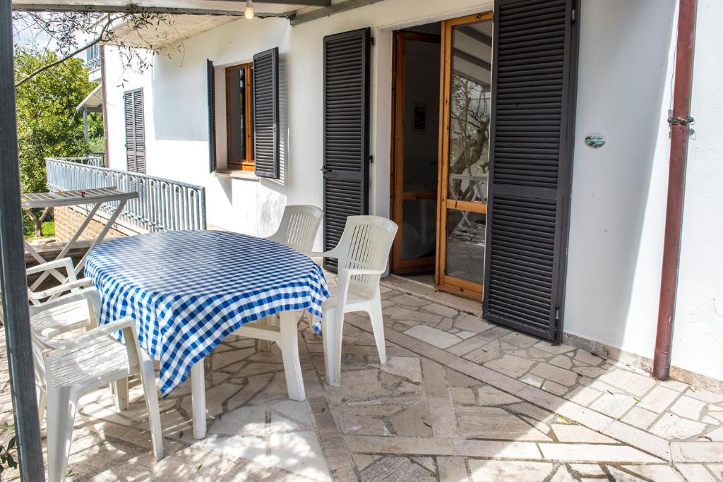 Numana Apartment | N203 - Numana, ampio trilocale con portico
