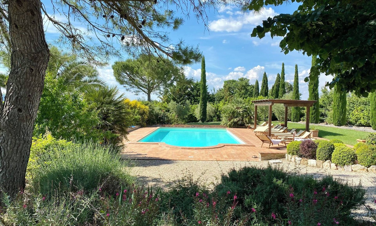 Pesciano Villa | New Listing - Beautiful renovated villa , sleeps 12, air con, private pool
