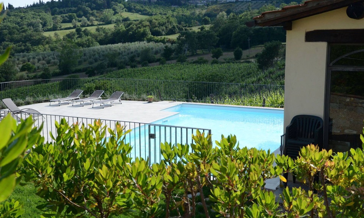 Capolona Apartment | Nice apartment for 2 guests with pool, WIFI, TV and pets allowed, close to Arezzo
