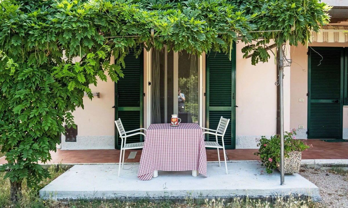 San Feliciano Apartment | Nice apartment for 4 people with A/C, pool, WIFI, TV, patio and pets allowed