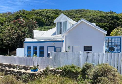 Hout Bay Cabin | Nirvana Beach Cottage a Luxury cottage close to ocean side & mountain peaks beach holiday venue