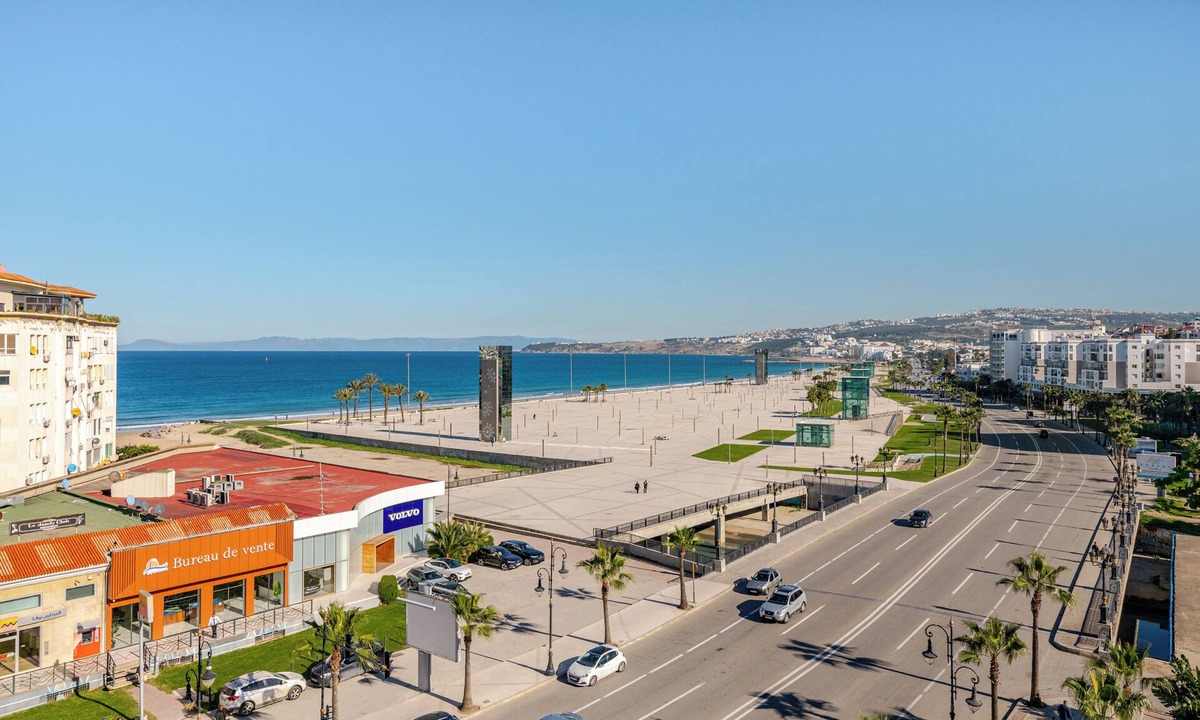 Malabata Apartment | Oceanview Apartment with Stunning City View with Fiber Wi-Fi & AC