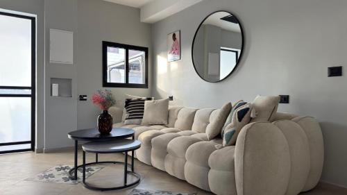 Kerem HaTeimanim Apartment | Penthouse with Jacuzzi,BBQ 2mn from sea Or Hakerem