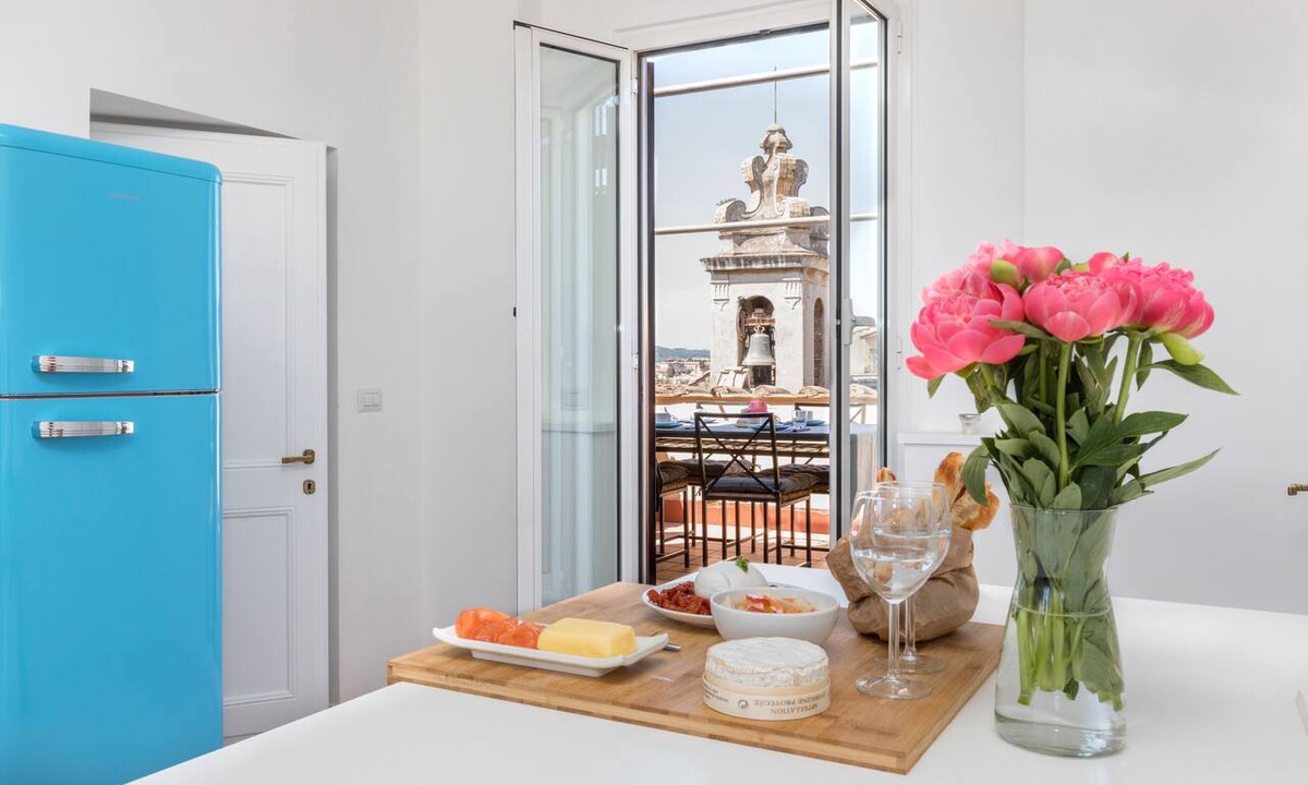 Rome City Centre Apartment | Penthouse with Terrace, Pantheon and 360° City views! Walk to all attractions