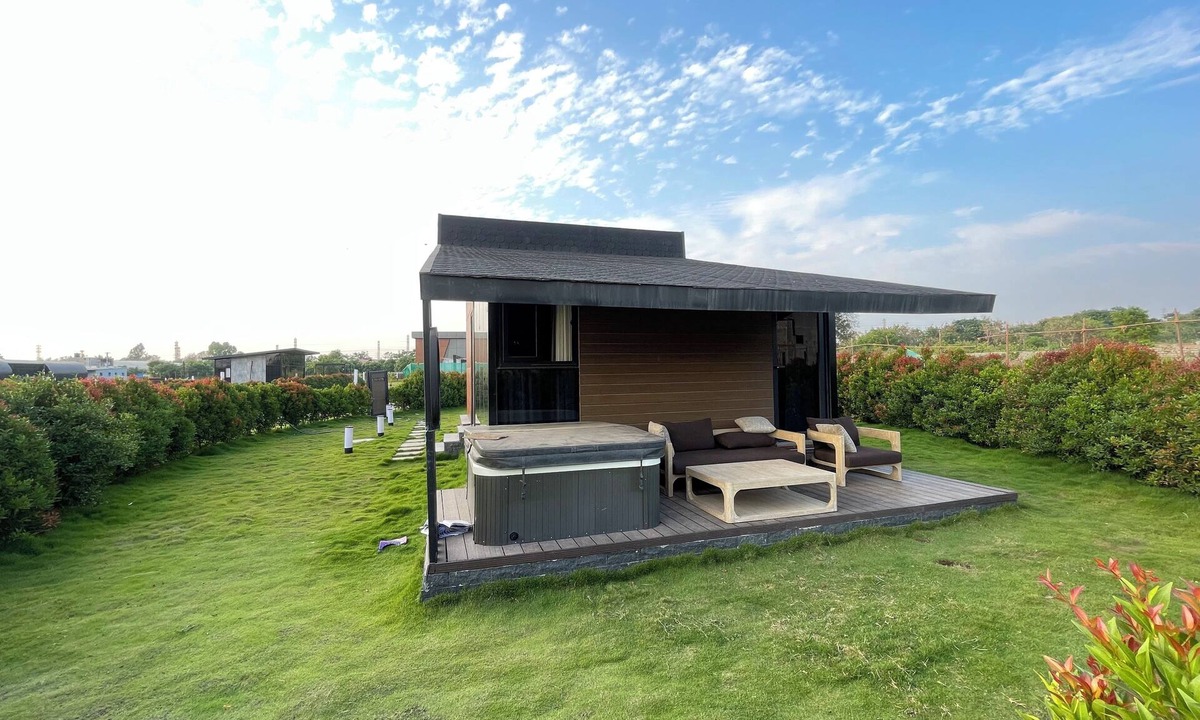 Hyderabad Cottage | Peony - Boutique Stay with Outdoor Jacuzzi in Hyderabad by Homeyhuts