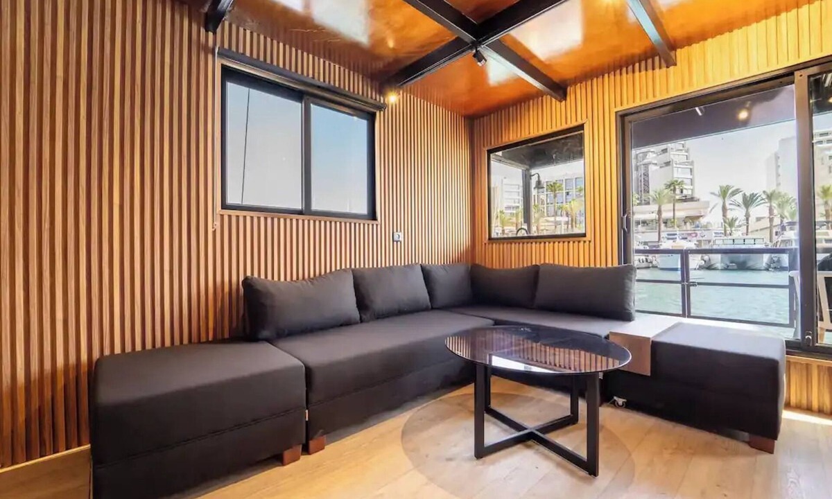Be'er Ora Boat Rental | RedSeaSuite Duplex Suite + Attached Car