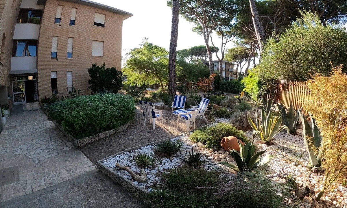 Principina a Mare Condo | Residence Casa Pineta 5 minutes from the sea and services.
