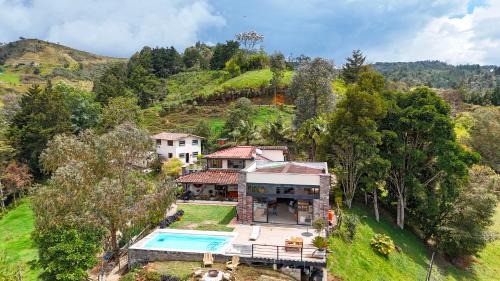 Retiro House | Sahara Lodge Finca de lujo para 30 huespedes Caballos árabes y naturaleza 10 min del pueblo El Retiro