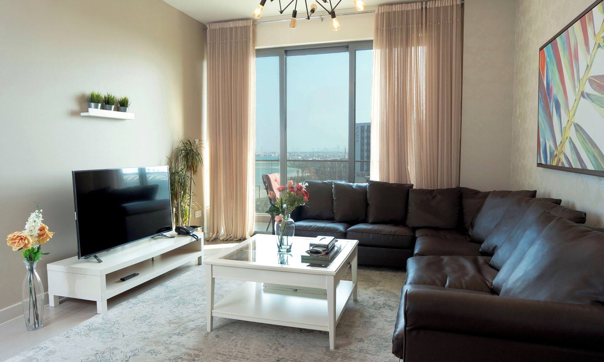 Muharraq Apartment | Sea view & Beach-Access, long-stay 1BR Apartment.