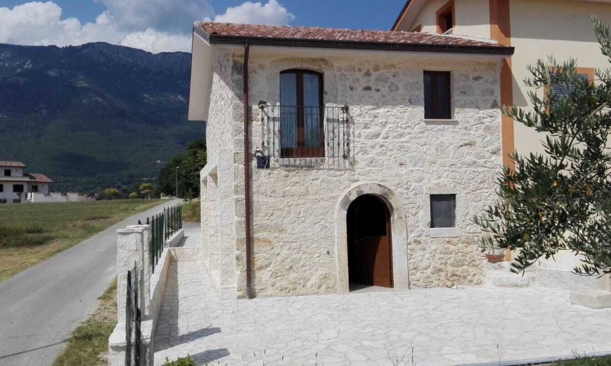 Alvito House | Small Alvitano shelter