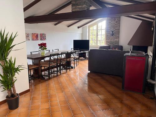 Ponte San Giovanni Apartment | Spacious 4BR Suite & Prime Location and Comfort