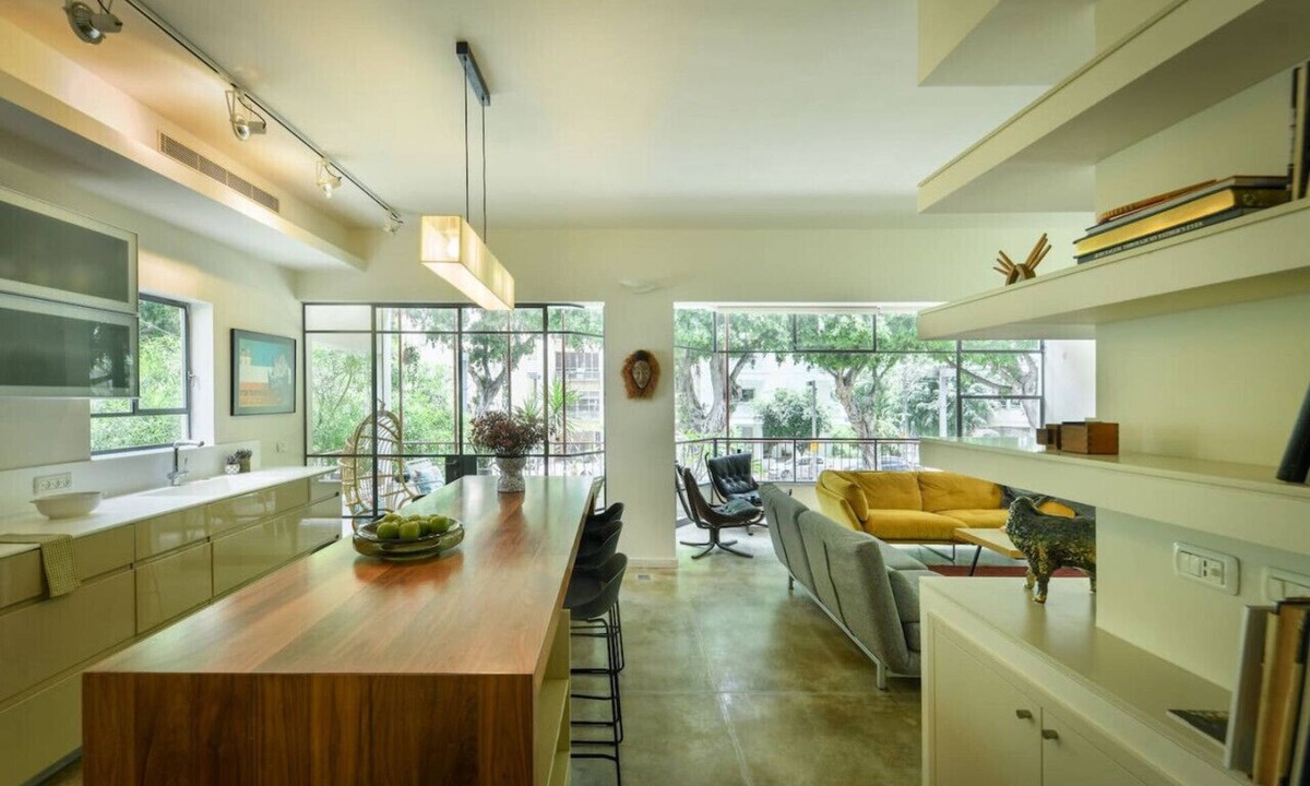 Tel Aviv City Center Apartment | Spacious & Green 3BR Apt w Balcony in City Center