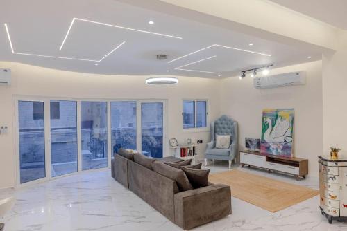Al Hamra Apartment | Spacious Middle Floor Apartment Central Location
