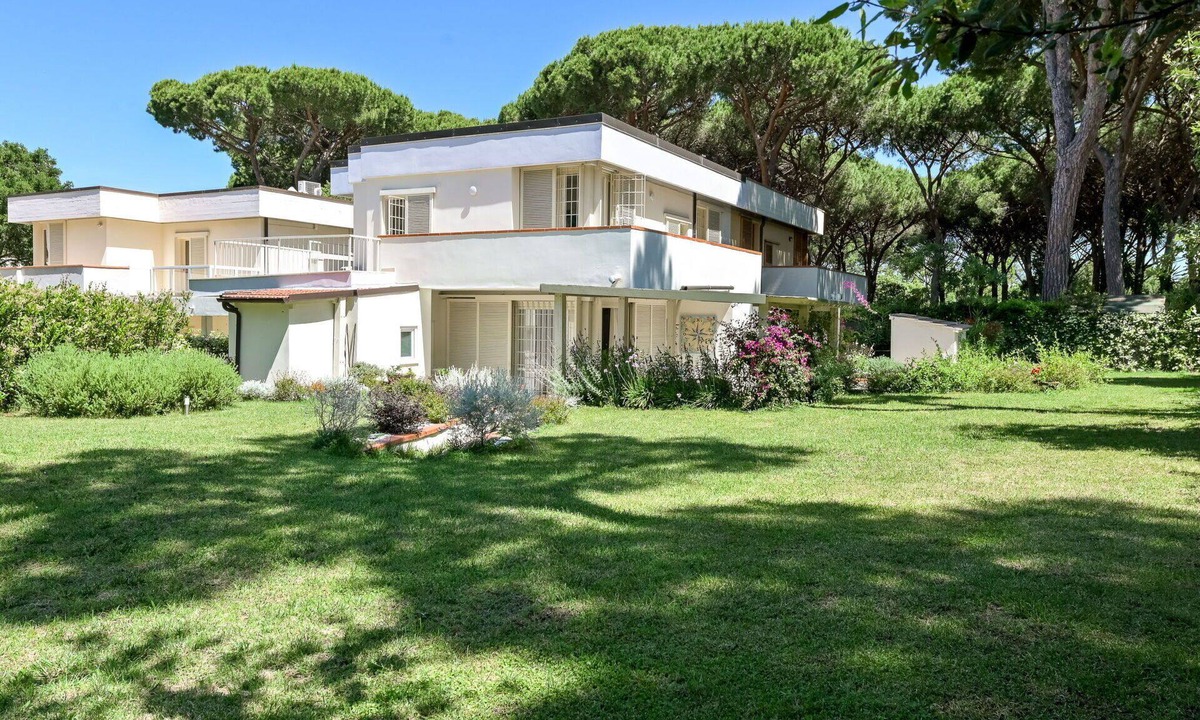 Punta Ala Villa | Stunning private villa for 10 guests with WIFI, A/C, TV, patio and pets allowed