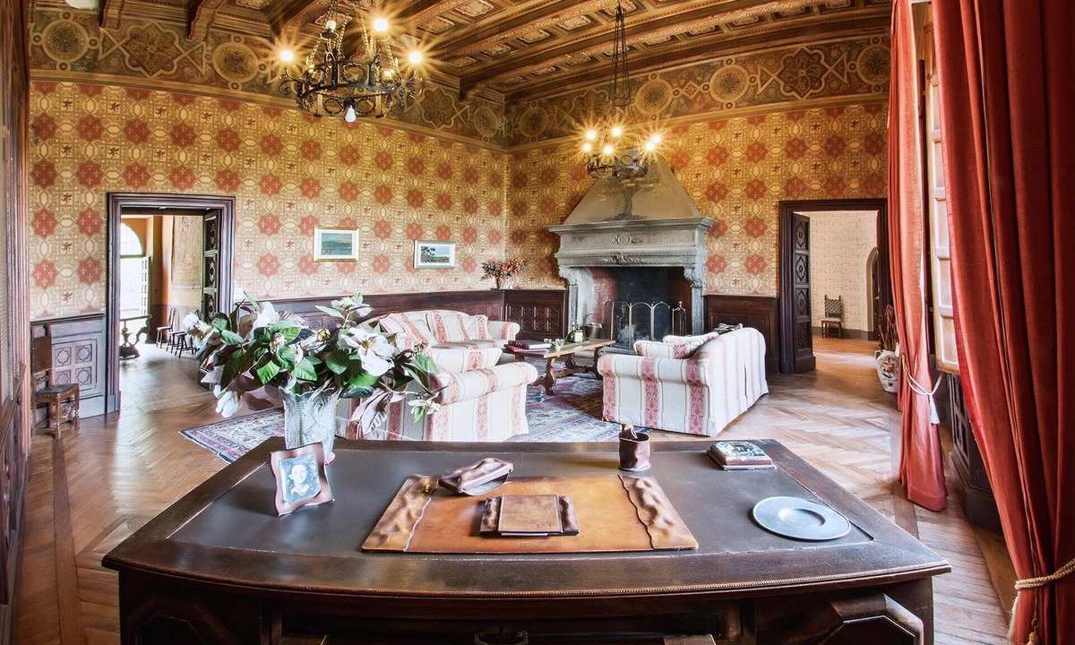 Passignano sul Trasimeno Villa | Stunning villa for 12 guests with private pool, WIFI, A/C, TV, terrace and panoramic view