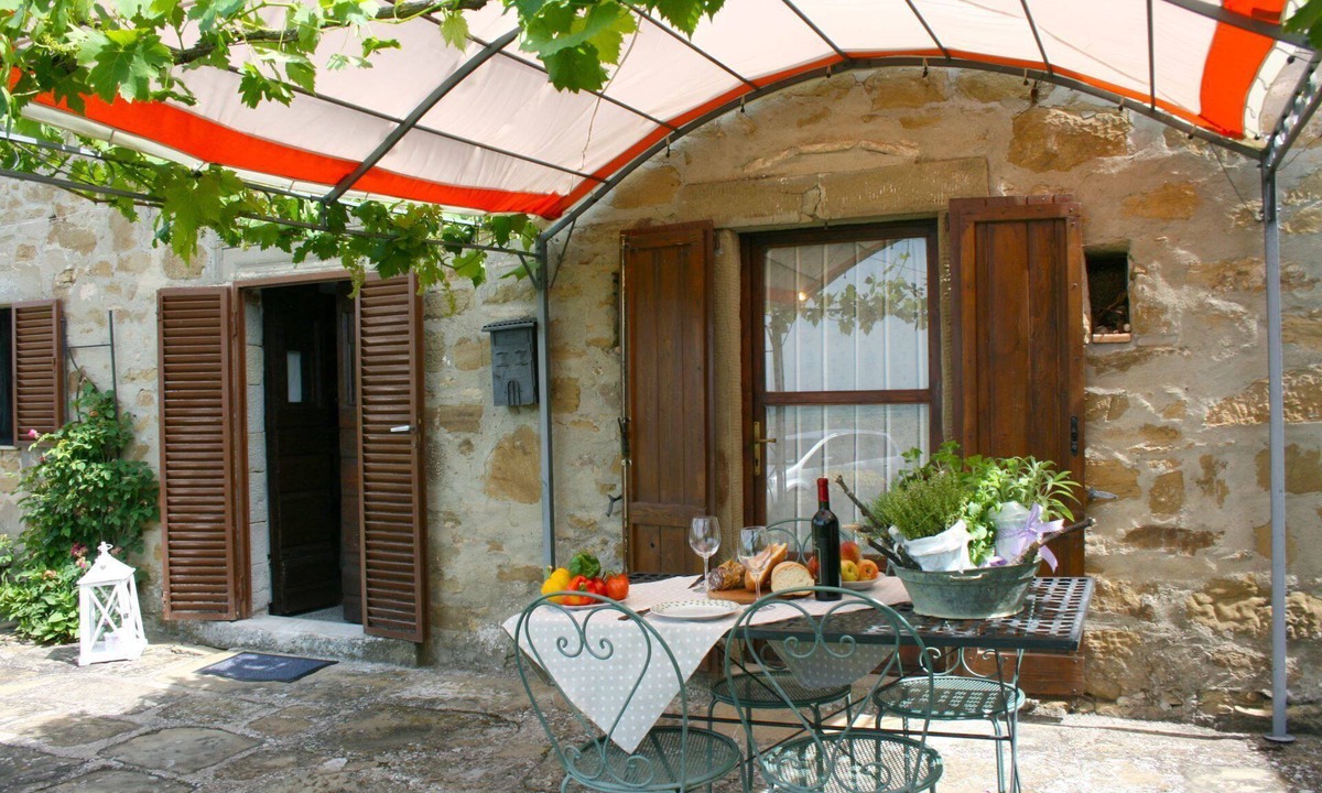 San Pietro a Cegliolo Villa | Stunning private villa for 5 people with private pool, WIFI, A/C and pets allowed
