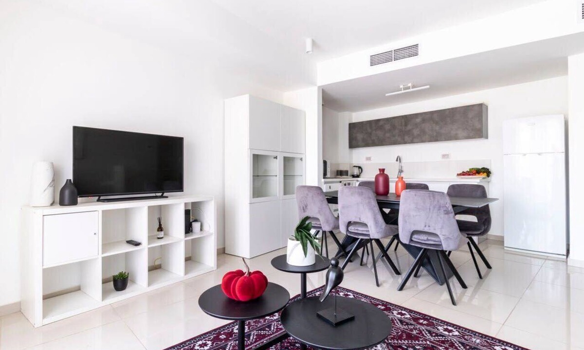 Kiryat HaLeom Apartment | Stylish 1 Bedrooms Parking At City Gate