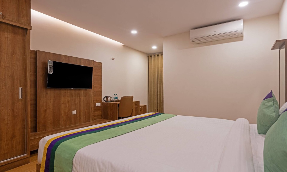 Gachibowli Hotel | Treebo Purva Crest, Gachibowli DLF