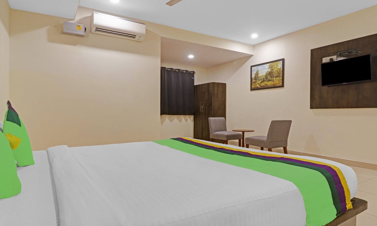 Hyderabad House | Treebo Tee