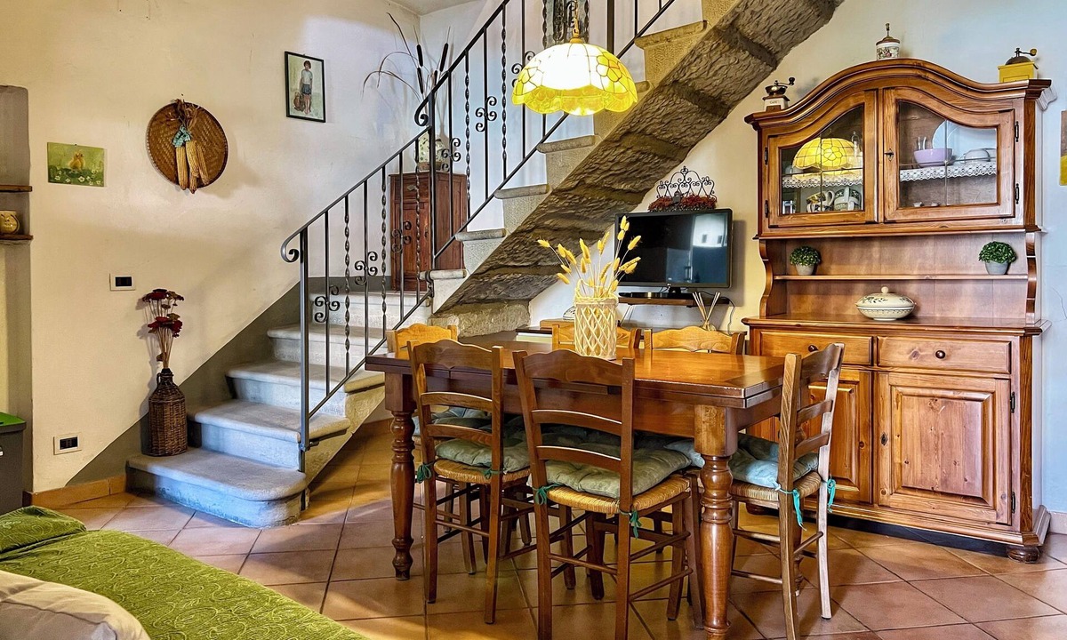 Camucia Apartment | Un Angolo nel Borgo - Two Bedroom Apartment, Sleeps 7
